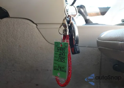 2013 Mercedes-Benz C 300 Sport 4Matic z USA, uszkodzony, nr VIN WDDGF8AB6DR278419